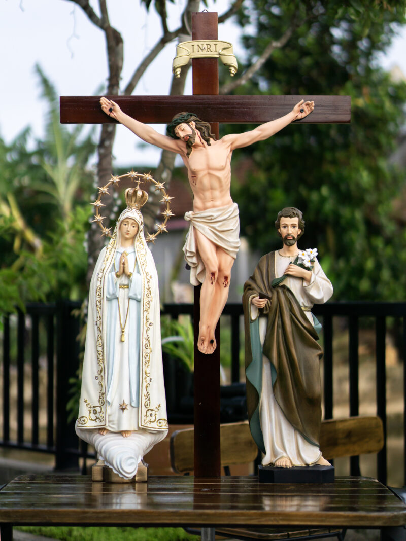 Bộ Tượng Công Giáo Gia Đình Cao Cấp 60cm – Chúa Chịu Nạn, Đức Mẹ Fatima, Thánh Giuse Thợ